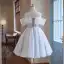 Simple Blanche Perlage Paillettes de retour Robe De Graduation 2024 De l'épaule Manches Courtes Dos Nu Courte Robe De Ceremonie