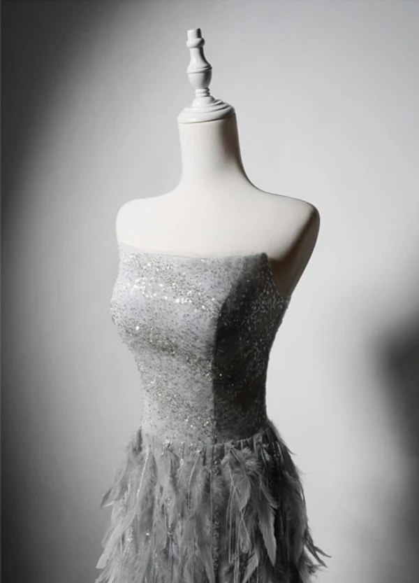 Charmant Gris Paillettes Plumes Dansant Robe De Soirée 2024 Trompette / Sirène Bustier Sans Manches Dos Nu Longue Soirée Robe De Ceremonie