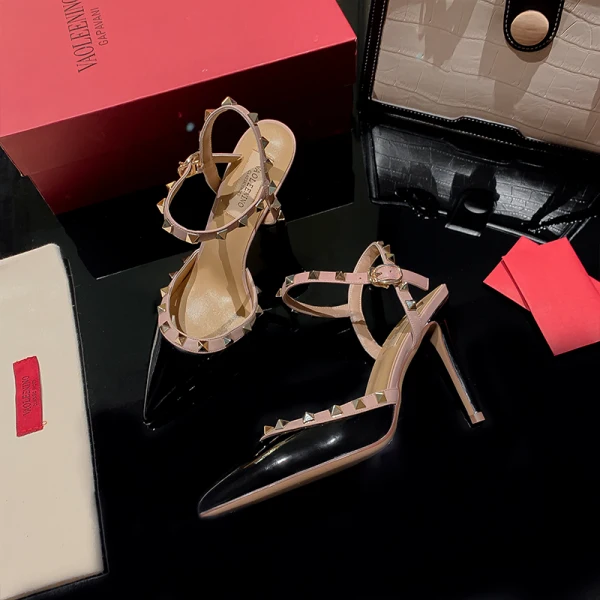Sexy Blanche Rivet Soirée Sandales Femme 2022 Cuir 6 cm Talons Aiguilles À Bout Pointu Sandales Talons Hauts