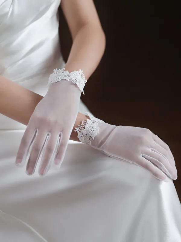 Vintage / Retro White Lace Flower Bridal Gloves Wedding 2025