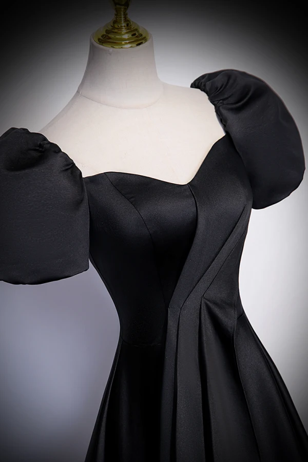 Simple Noire Satin Robe De Bal 2023 Princesse Encolure Carrée Gonflée Manches Courtes Dos Nu Train De Balayage Promo Robe De Ceremonie