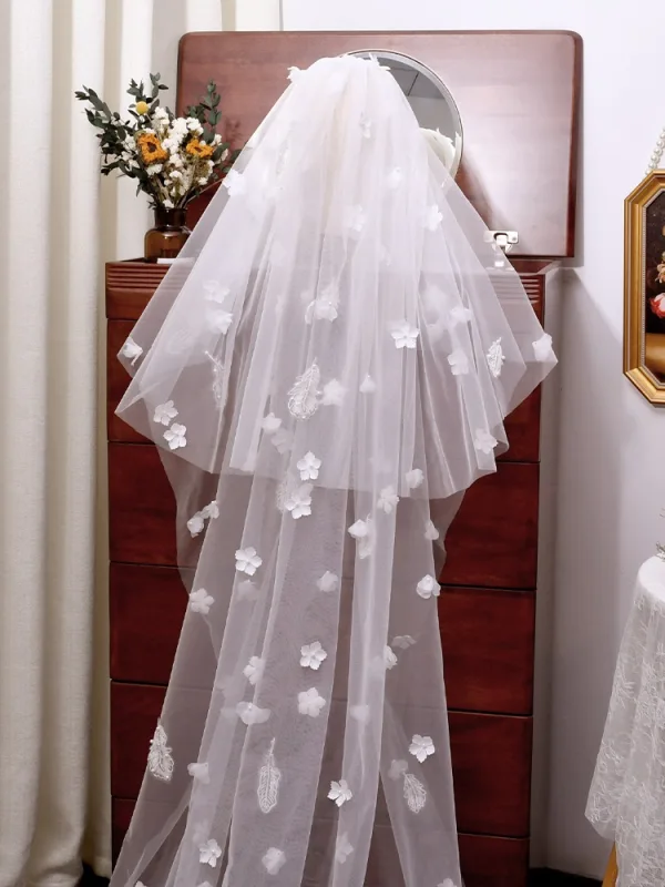 Chic / Beautiful White Handmade  Lace Flower Sweep Train 3 m Wedding Veils 2025