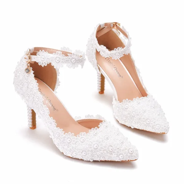 Elegante Witte Parel Kant Bloem Enkelband Bruidsschoenen 2025 8 cm Naaldhakken / Stiletto Spitse Neus Huwelijk Pumps Hoge Hakken
