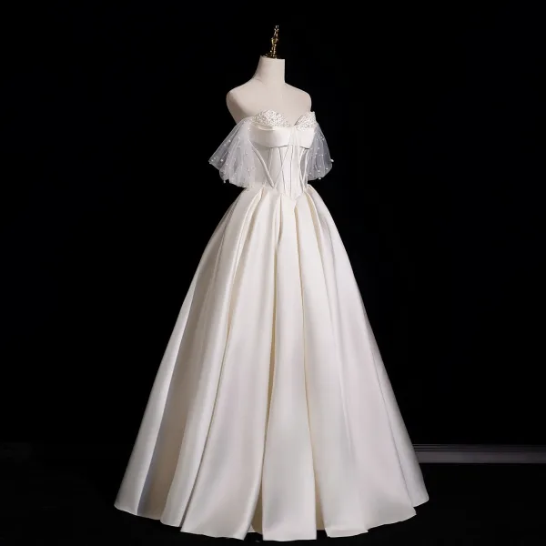 Elegant Hvit Perle Satin Ballkjoler 2026 Prinsesse Kjæreste Uten Ermer Ryggløse Lange Formelle Kjoler