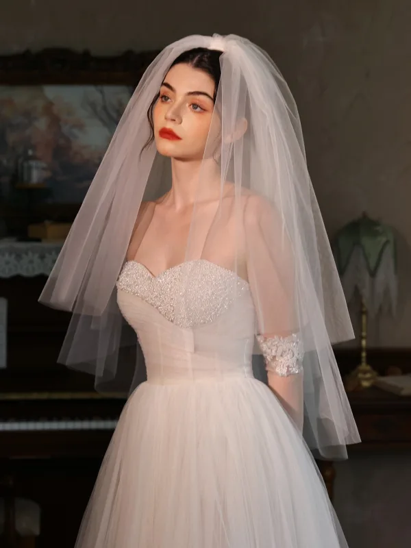 Vintage / Retro Modest / Simple White 1 m Tulle Wedding Veils 2025