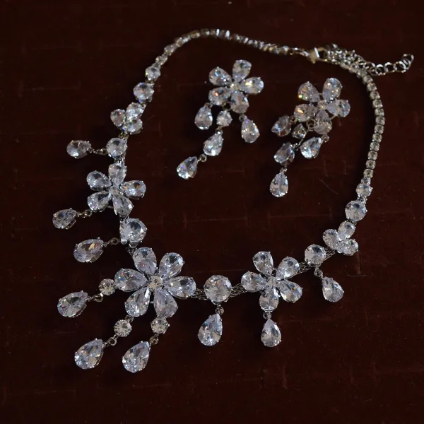 Charmant Witte Rhinestone Zirkonium Huwelijk Oorbellen Nek Ketting Accessoires 2025