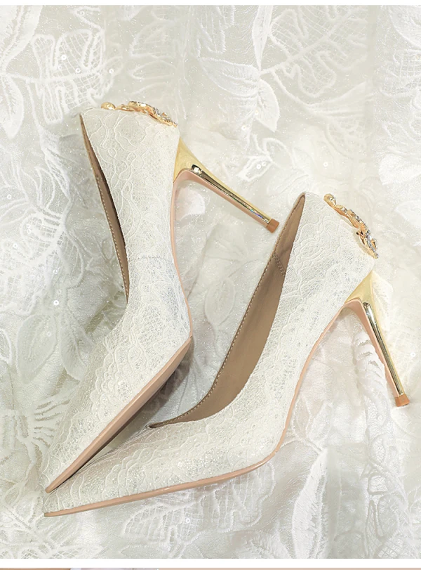 Fantastisk Elfenben Läder Rhinestone Paljetter Spets Blomma Brudskor 2022 8 cm Stilettklackar Spetsiga Bröllop Pumps Högklackade