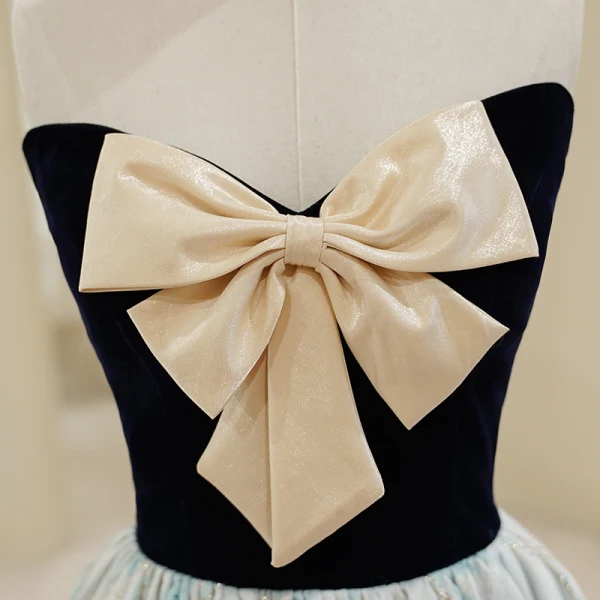 Elegant Black Prom Dresses 2022 A-Line / Princess Strapless Bow Sleeveless Backless Sweep Train Prom Formal Dresses