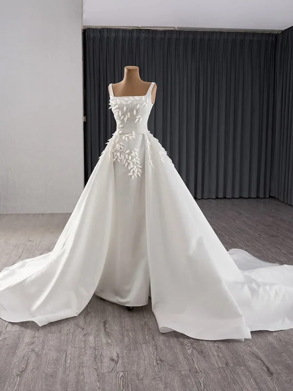 Haut de Gamme Blanche Paillettes Fleur Satin Robe De Mariée 2024 Trompette / Sirène Encolure Carrée Sans Manches Dos Nu Chapel Train Mariage