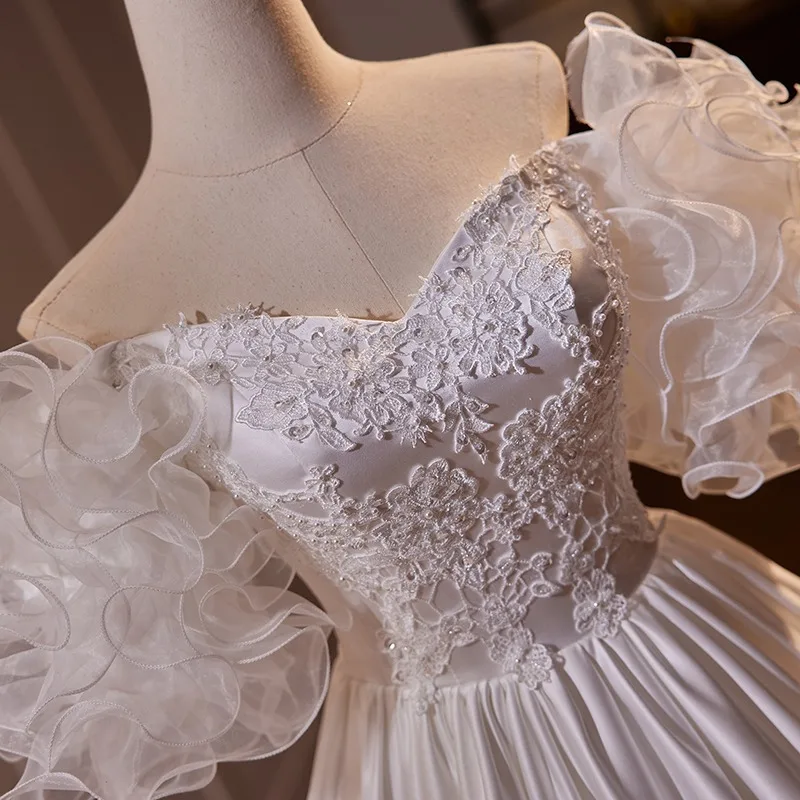 Vintage Retro White Lace Flower Satin Cascading Ruffles Wedding Dresses 2024 Ball Gown