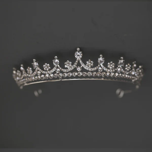 Fine Sølv Rhinestone Bryllup Tiara 2022 Zirkon Legering Tiara Har Tilbehor