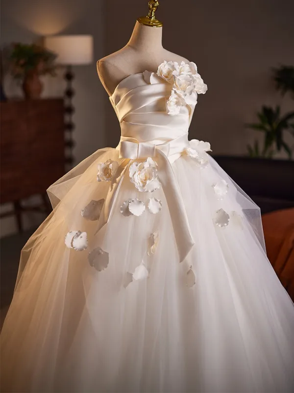 Edles Weiß Applikationen Schleife Stoffgürtel Brautkleider / Hochzeitskleider 2025 Ballkleid Bandeau Ärmellos Rückenfreies Lange Hochzeit