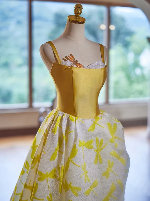 Fashion Yellow A-Line / Princess Prom Dresses 2024 Spaghetti Straps Sleeveless Backless Sweep Train Prom Formal Dresses