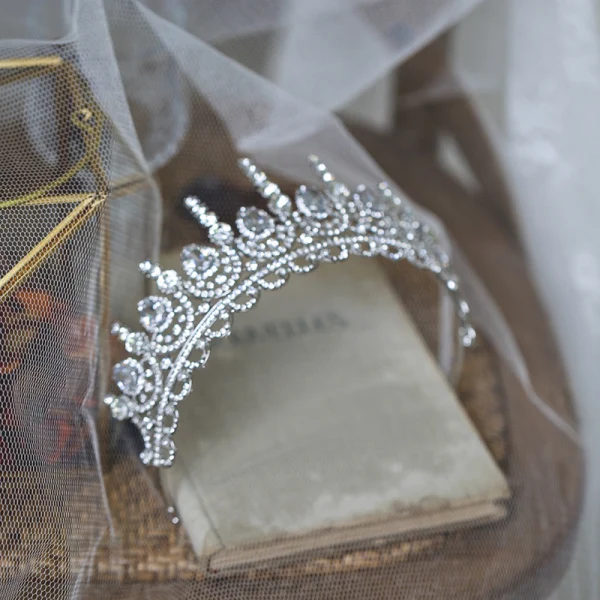 Charmant Zilveren Kristal Rhinestone Huwelijk Tiara 2022 Zirkonium Legering Bruids Haaraccessoires