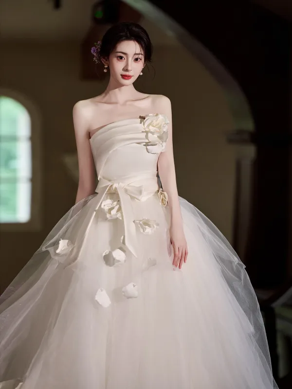 Charmant Ivory / Creme Applikationen Schleife Stoffgürtel Leichtes Brautkleider / Hochzeitskleider 2025 Ballkleid Bandeau Ärmellos Rückenfreies Lange