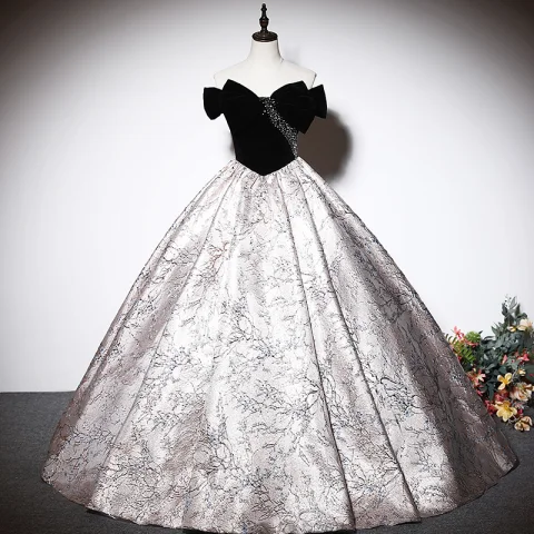 Eleganckie Czarne Zamszowe Sukienki Na Bal 2023 Suknia Balowa Długie Kokarda Przy Ramieniu Rhinestone Kótkie Rękawy Bez Pleców Bal Sukienki Wizytowe