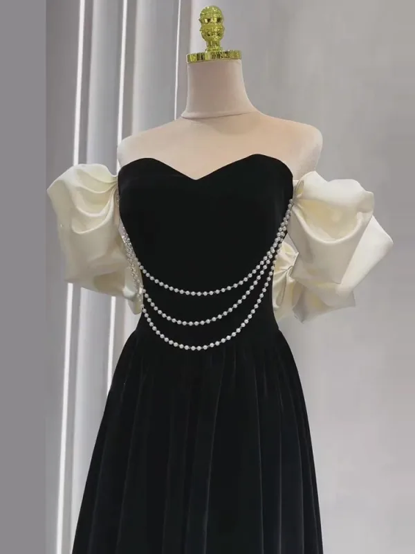 Chic / Beautiful Black Pearl Velvet Prom Dresses 2024 A-Line / Princess Off-The-Shoulder Puffy Short Sleeve Backless Floor-Length / Long Prom Formal Dresses