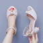 Élégant Blanche Bride Cheville Perle Chaussure De Mariée 2025 7 cm Talons Épais Peep Toes / Bout Ouvert Mariage Sandales Talons Hauts