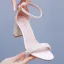 Elegante Weiß Perle Brautschuhe 2024 7 cm Thick Heels Knöchelriemen Peeptoes Hochzeit Sandaletten Hochhackige