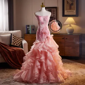 Sexy Rødmende Rosa Beading Gripende Ruffles Selskapskjoler 2025 Trompet Havfrue Strapless Uten Ermer Ryggløse Feie Tog Aften Formelle Kjoler