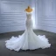 Glitzernden High End Perlenstickerei Strass Pailletten Weiß Brautkleider / Hochzeitskleider 2023 Meerjungfrau Eckiger Ausschnitt Ärmellos Rückenfreies Kapelle-Schleppe Hochzeit