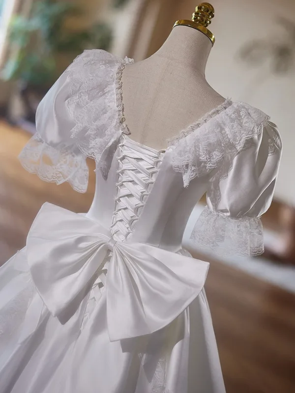 Medieval Vintage / Retro White Bow Lace Flower Satin Wedding Dresses 2025 A-Line / Princess V-Neck Short Sleeve Backless Floor-Length / Long Wedding