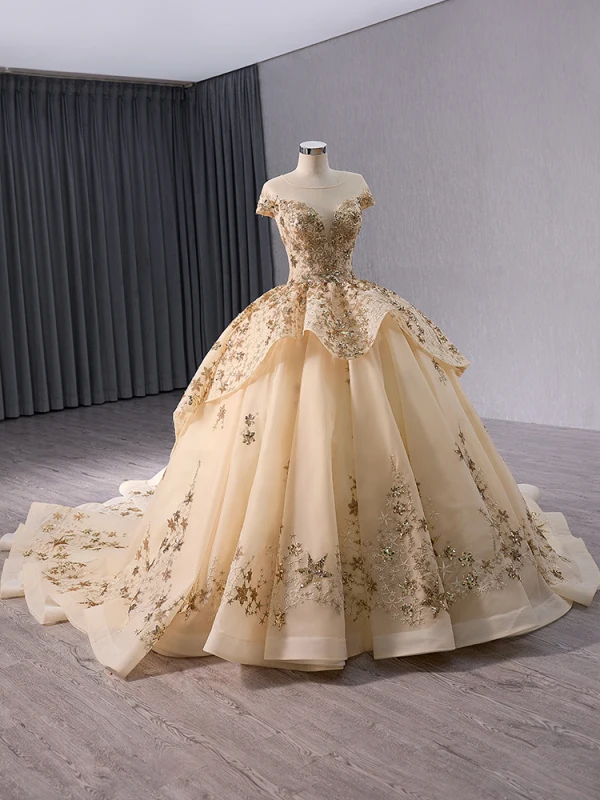 Luxus / Herrlich Gold Handgefertigt Pailletten Spitze Star Ballkleider 2024 Ballkleid Rundhalsausschnitt Kurze Ärmel Kapelle-Schleppe Ball Festliche Kleider