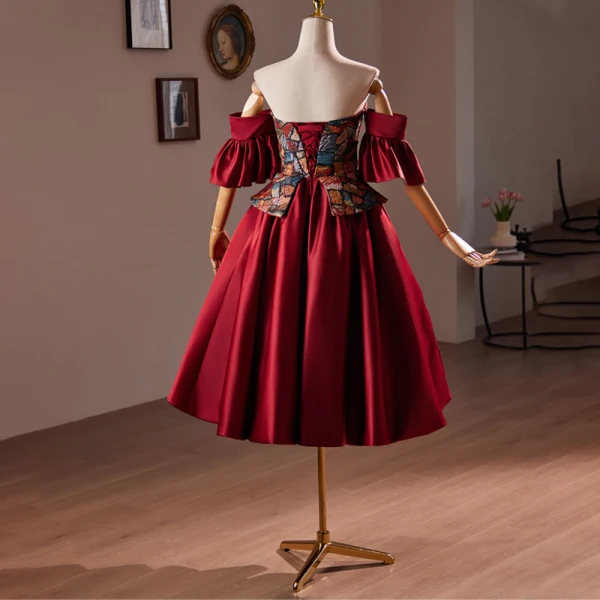 Vintage / Retro Burgundy Embroidered Homecoming Satin Short Graduation Dresses 2024 Off-The-Shoulder Short Sleeve Backless Formal Dresses