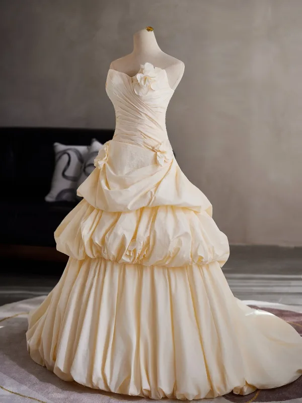 Charmant Champagne Appliques Volants en Cascade Robe De Bal 2026 Princesse Bustier Sans Manches Dos Nu Train De Balayage Promo Robe De Ceremonie