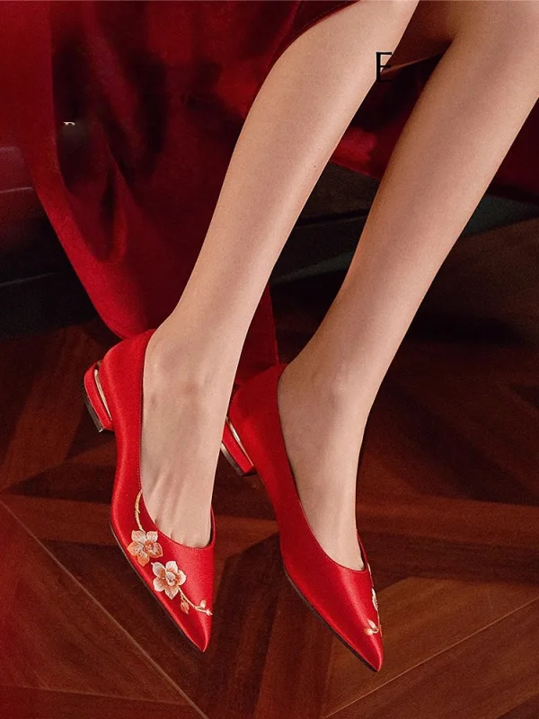 Chinese style Red Embroidered Satin Flat Wedding Shoes 2026 Pointed Toe Wedding Pumps