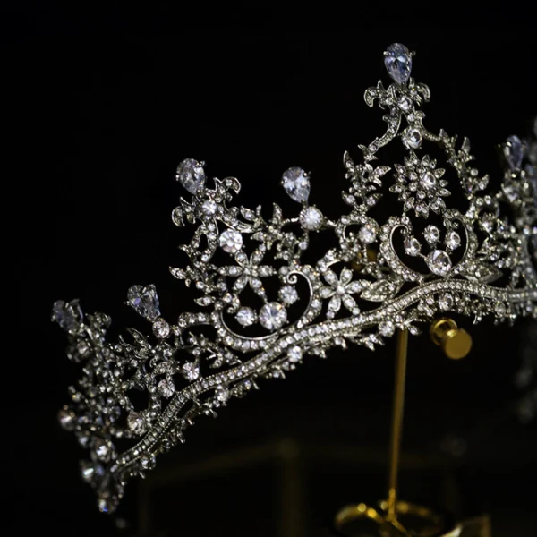 Charming Silver Rhinestone Wedding Tiara 2022 Zircon Alloy Bridal Jewelry Tiara Bridal Hair Accessories