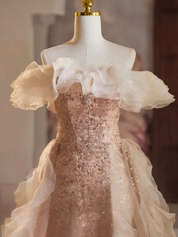 Glitzernden Charmant Gold Perlenstickerei Pailletten Gespaltete Front Fallende Rüsche Ballkleider 2024 Meerjungfrau Off Shoulder Kurze Ärmel Rückenfreies Sweep / Pinsel Zug Ball