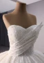Luxus / Herrlich Weiß Handgefertigt Perlenstickerei Perle Pailletten Brautkleider / Hochzeitskleider 2024 Ballkleid Bandeau Ärmellos Rückenfreies Kapelle-Schleppe Hochzeit