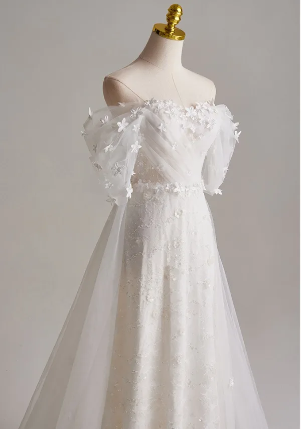 Elegante Weiß Applikationen Brautkleider / Hochzeitskleider 2025 A Linie Off Shoulder Kurze Ärmel Rückenfreies Sweep / Pinsel Zug Tülle