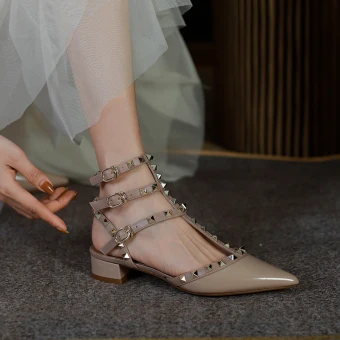 Sexy Beige Rivet Evening Party Womens Sandals High Heels 2022 Leather 3 Cm Thick Heels Low Heel T Strap Pointed Toe Sandals