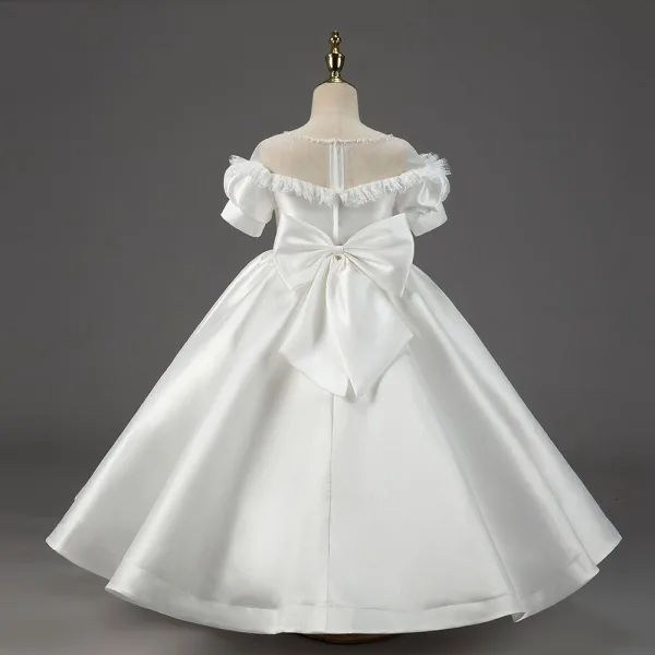 Élégant Ivoire Satin Mariage Robe Ceremonie Fille 2022 Robe Boule Encolure Dégagée Manches Courtes En Dentelle Fleur Ceinture Noeud Longue Robe Ceremonie Fille