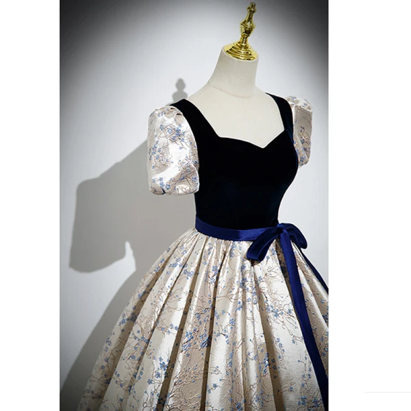 Elegante Schwarz Drucken Ballkleider 2023 Ballkleid Eckiger Ausschnitt Kurze Ärmel Rückenfreies Schleife Lange Ball Festliche Kleider