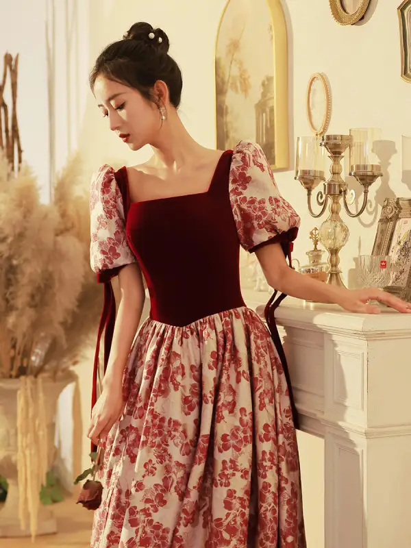 Fine Burgunder Printing Selskapskjoler 2022 Prinsesse Suede Firkantet Hals Puffy Korte Ermer Ryggløse Lange Polyester Aften Formelle Kjoler