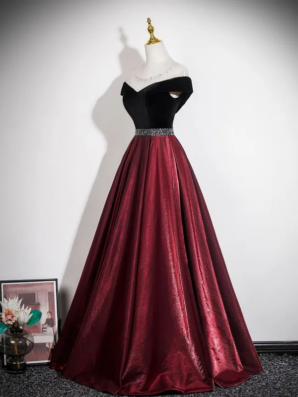 Vintage / Originale Bordeaux Faux Diamant Robe De Bal 2026 De l'épaule Princesse Manches Courtes Dos Nu