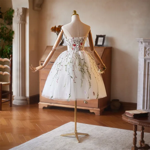 Charming White Lace Flower Homecoming Graduation Dresses 2025 Ball Gown Strapless Sleeveless Backless Floor-Length / Long Formal Dresses Charming White Lace Flower Homecoming Graduation Dresses 2025 Ball Gown Strapless Sleeveless Backless Floor-Length / Long Formal Dresses