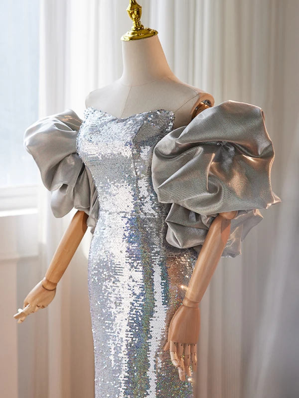 Glitzernden Silber Pailletten Abendkleider 2024 Meerjungfrau Bandeau Rüschen Kurze Ärmel Rückenfreies Sweep / Pinsel Zug Abend Festliche Kleider