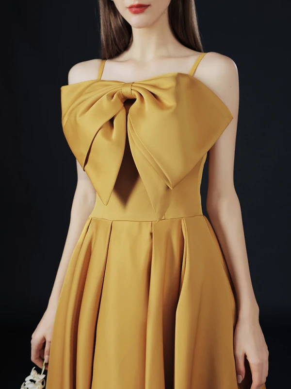 Vintage Gul Sløjfe Gallakjoler 2021 Prinsesse Krydsede Remme Solid Farve Satin Spaghetti Straps Ærmeløs Forlovelses Kjoler Feje tog