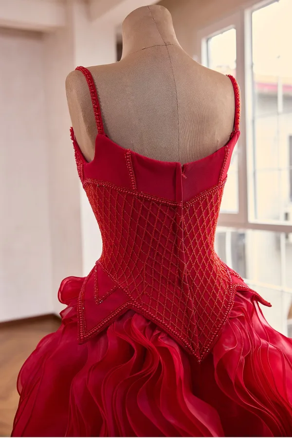 Mode Burgunderrot Perlenstickerei Fallende Rüsche Ballkleider 2026 Ballkleid Spaghettiträger Ärmellos Rückenfreies Sweep / Pinsel Zug Festliche Kleider