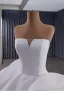 Haut de Gamme Blanche Volants en Cascade Robe De Mariée 2025 Robe Boule Bustier Sans Manches Dos Nu Chapel Train