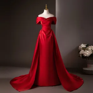 Proste Simple Czerwone Satyna Sukienki Na Bal 2025 Syrena Rozkloszowane Przy Ramieniu Kótkie Rękawy Bez Pleców Trenem Sweep Sukienki Wizytowe