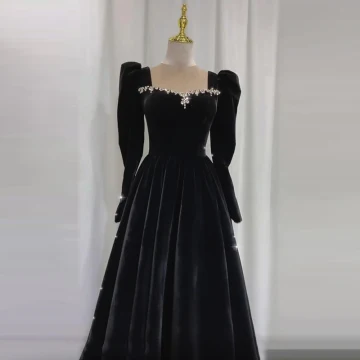 Audrey Hepburn Style Black Rhinestone Velvet Prom Dresses 2024 A Line Princess Square Neckline Long Sleeve Backless Floor Length Long Prom Formal Dresses