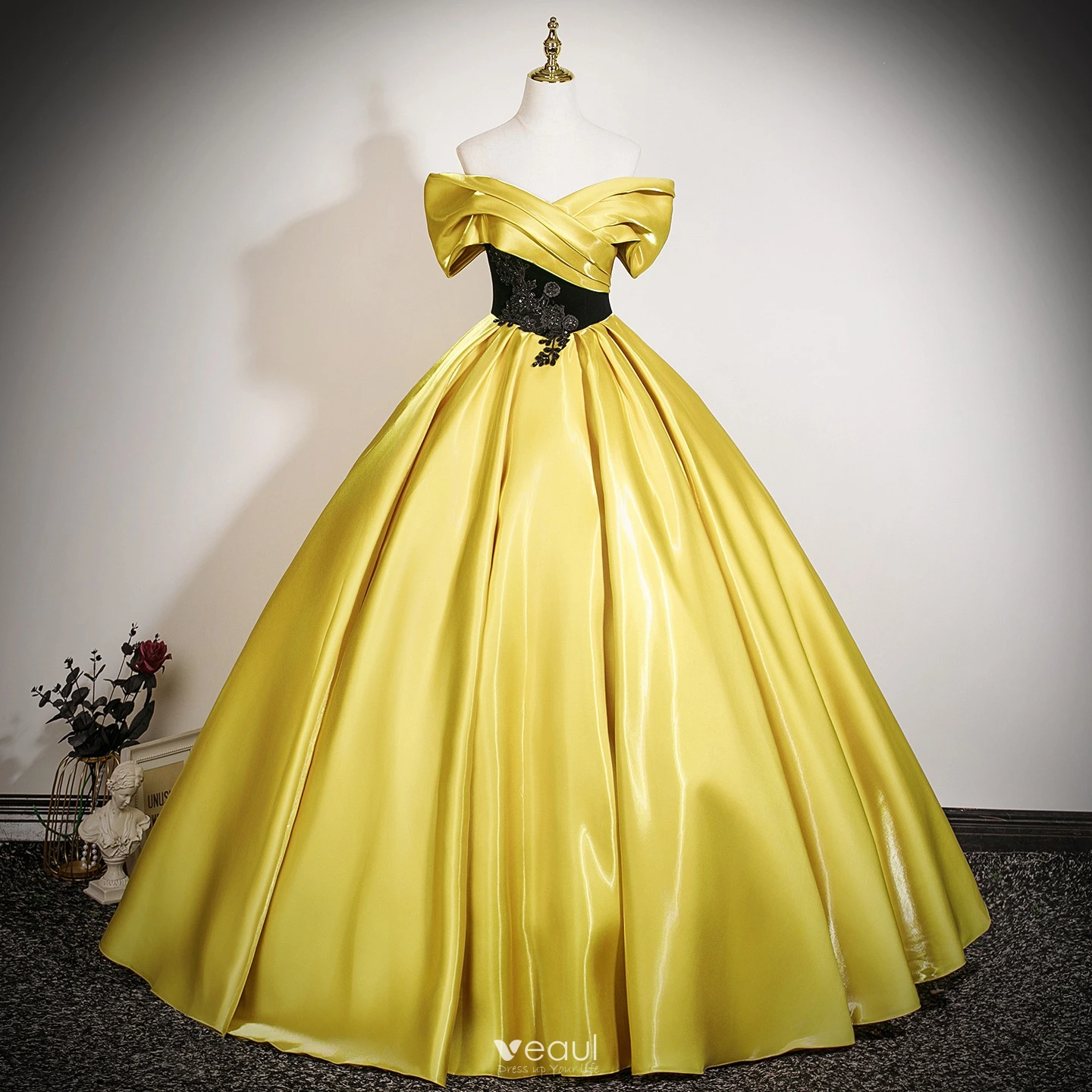 Vintage / Retro Yellow Lace Flower Prom Dresses 2025 Ball Gown Off-The-Shoulder Short Sleeve Backless Floor-Length / Long Prom Formal Dresses Vintage / Retro Yellow Lace Flower Prom Dresses 2025 Ball Gown Off-The-Shoulder Short Sleeve Backless Floor-Length / Long Prom Formal Dresses