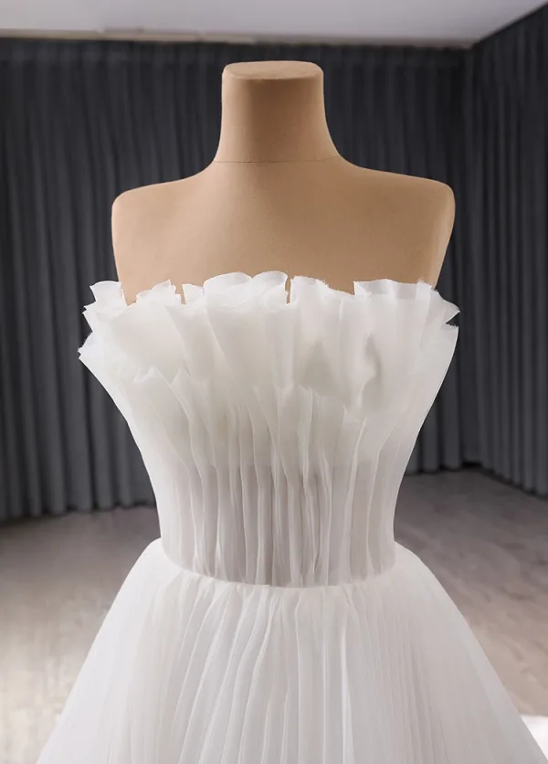 High-end White Flower Pleated Wedding Dresses 2024 Ball Gown Strapless Sleeveless Backless Cathedral Train Tulle Wedding