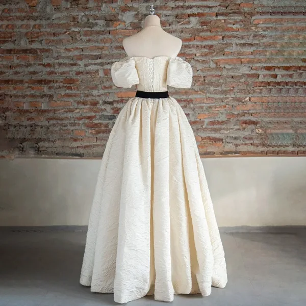 Fashion White Bow Sash Prom Dresses 2024 A-Line / Princess Off-The-Shoulder Puffy Short Sleeve Backless Floor-Length / Long Prom Formal Dresses