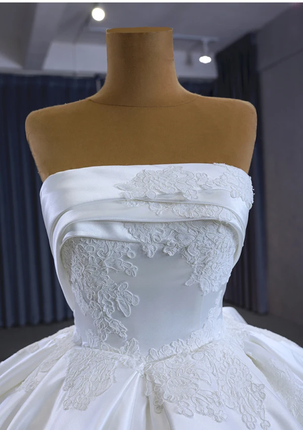 High-end Ivory Satin Lace Flower Wedding Dresses 2023 Ball Gown Strapless Sleeveless Backless Royal Train Wedding